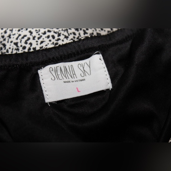 Sienna Sky Pebble Print Flowy Skirt Women’s Large - Picture 4 of 5